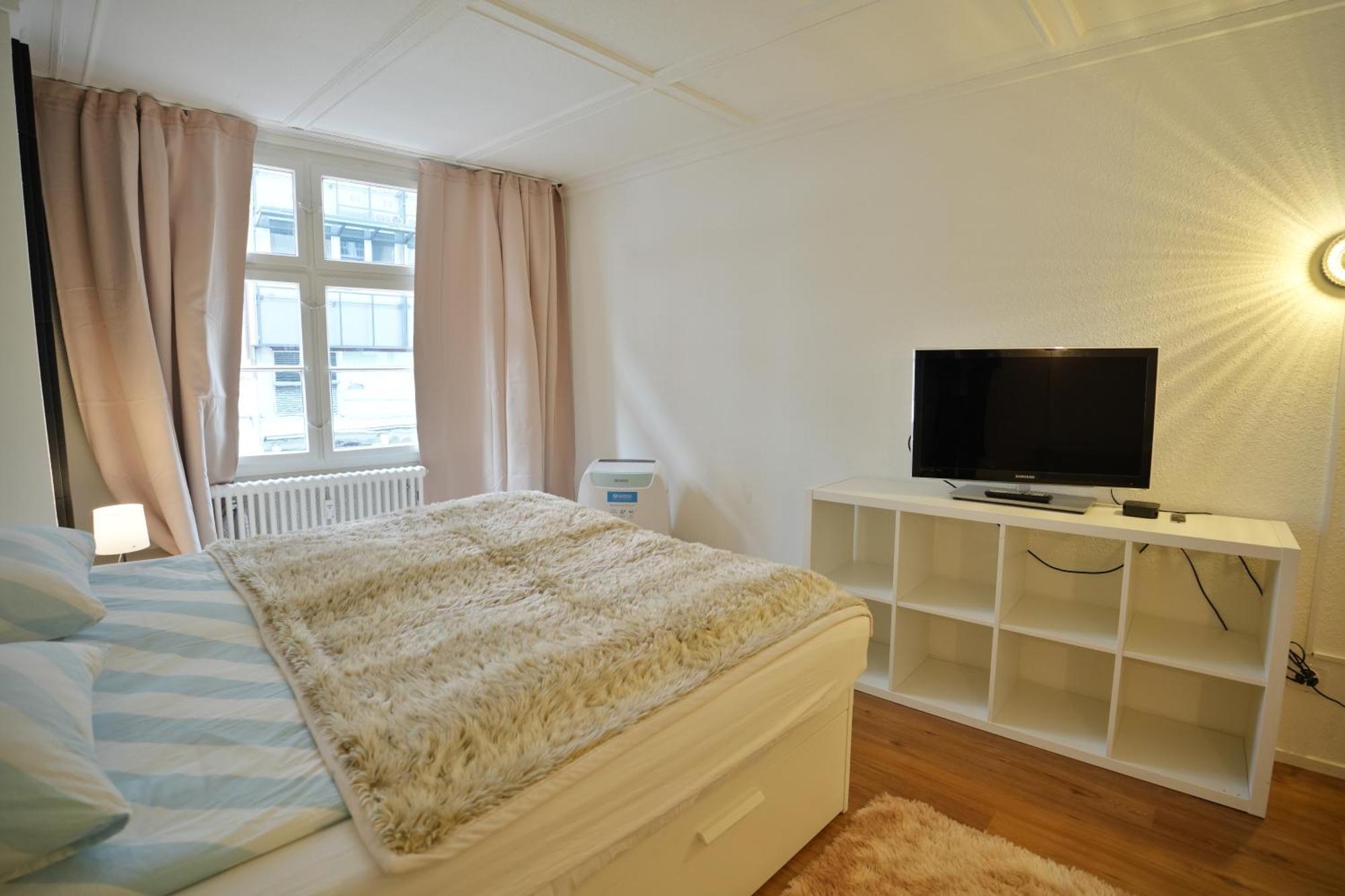 Cozy City Center, 4 Bedroom- 120Sq, 5Min Walk To Main Station Базел Екстериор снимка